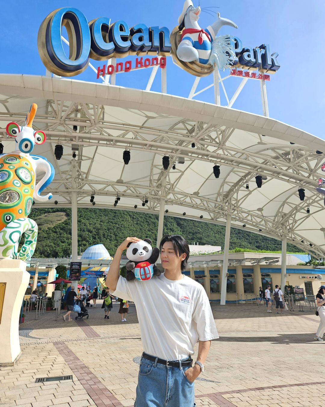 姜敏赫於香港海洋公園慶生及獻出人生初體驗 暢玩水族館及親手餵飼企鵝（圖：香港海洋公園 提供）